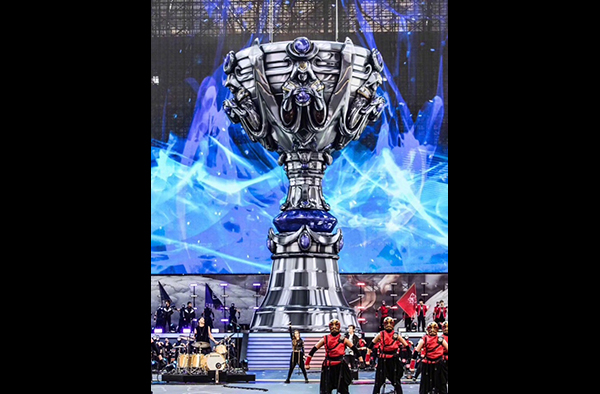 Ultra Prime 和 FunPlus Phoenix 获得胜利 - LPL 第二分区 2025 比赛日亮点