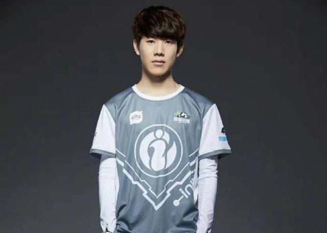 MISSING 的魔法钩子赢得了比赛， Xun 的独特技能Kindred的金身击杀了三人， JD Gaming 夺回了一座城市