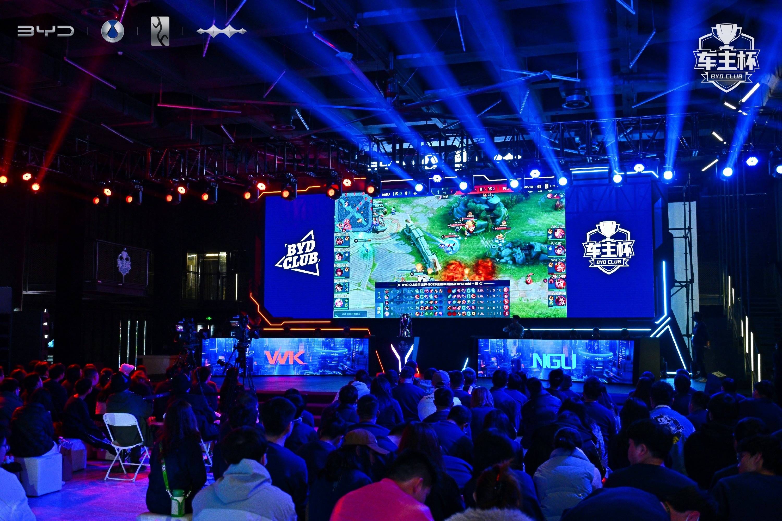 国家第一中学！骑士库奇成为军队中的刺客，带领 EDward Gaming 的中路选手。 Bilibili Gaming 轻松赢得了第一局